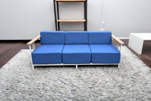 How to choose a comfortable and stylish three-seat chair to improve the quality of home life?